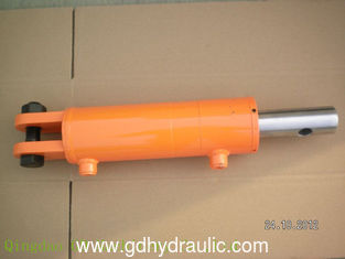 Small welded hydraulic cylinder for forestry trailer